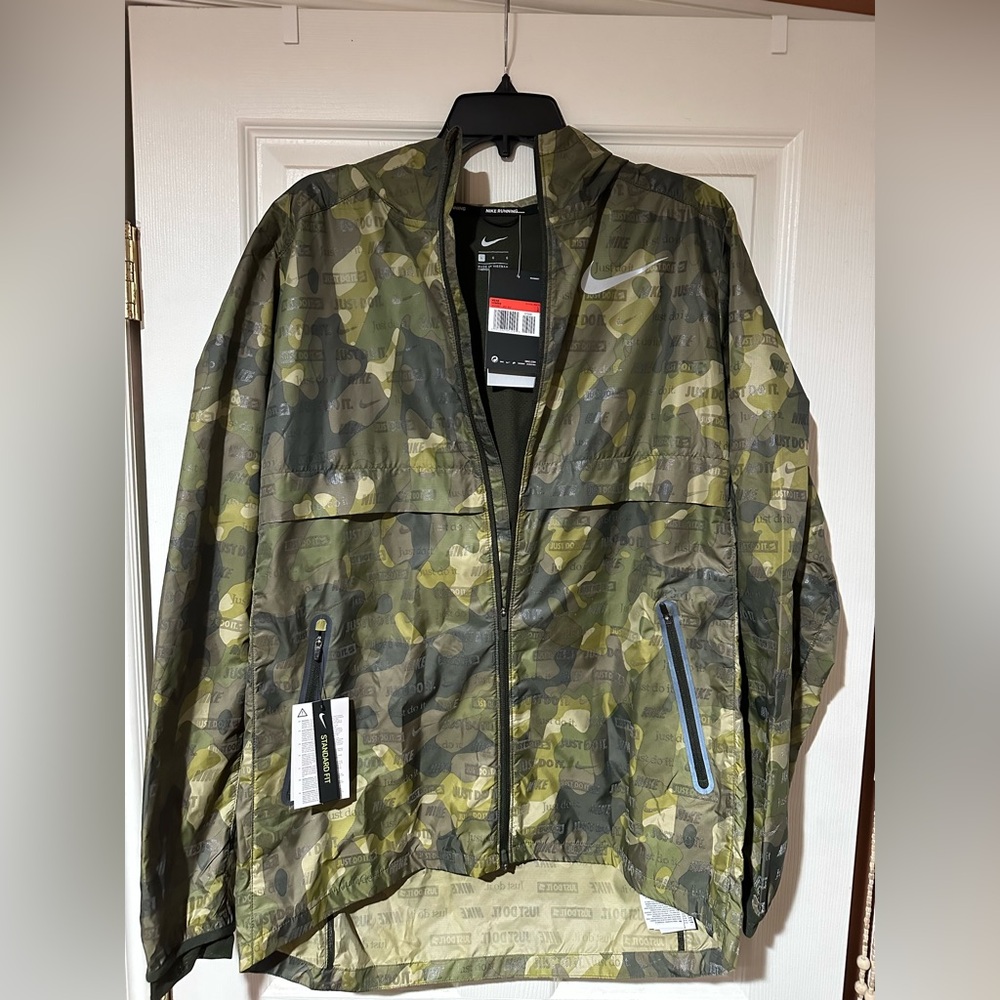 NWT Men’s Nike Shield Ghost Flash Men's Running Jacket in Sequoia size L
